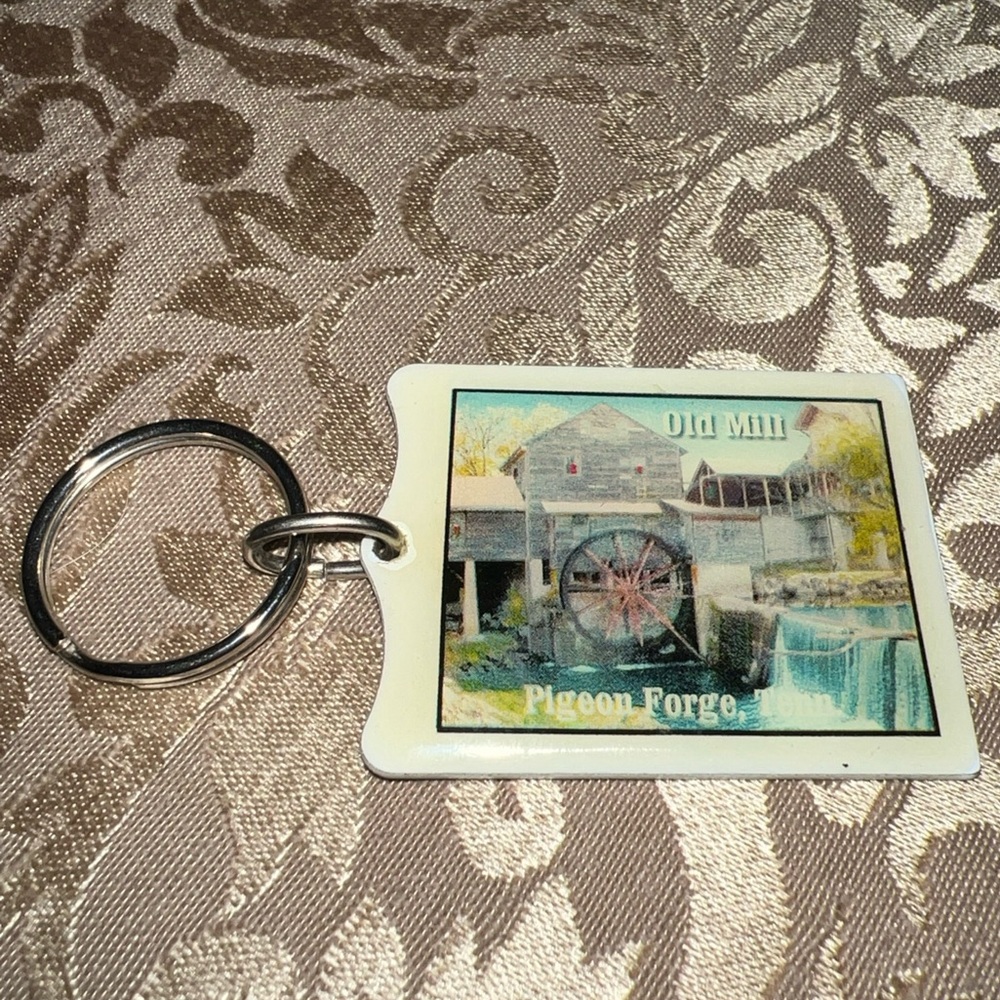 Vintage Old Mill Pigeon Forge Keychain Gristmill Issac Love Tennessee